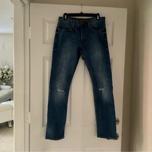 Men's slightly Distressed Blue Jeans